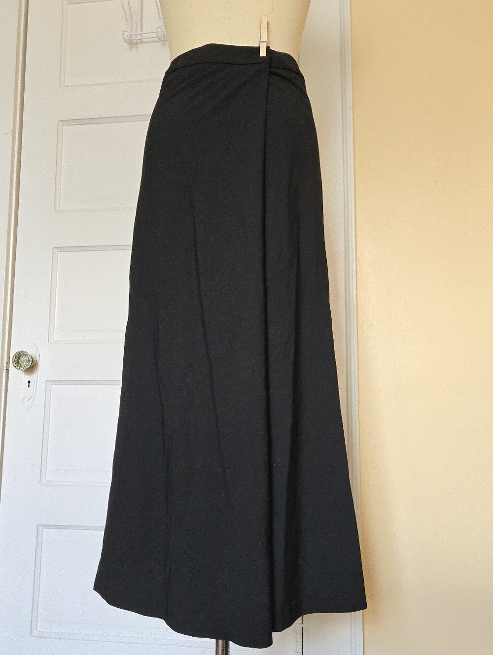Black wool maxi skirt with small chain zipper pocket - Picture 7 of 9